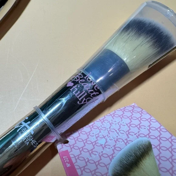 It Cosmetics Silver Cheek #227 Makeup Brush for Precision Application NWT - Picture 6 of 6
